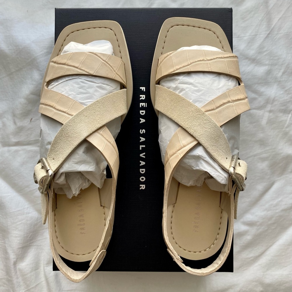 NWB Freda Salvador Lenn multi strap sandal in Bone Size 8